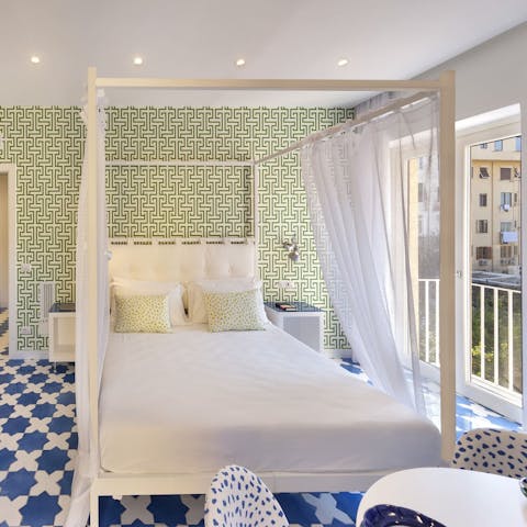 Open the balcony doors and savour total relaxation