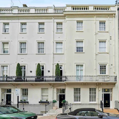 Sample elegant London living at this period apartment