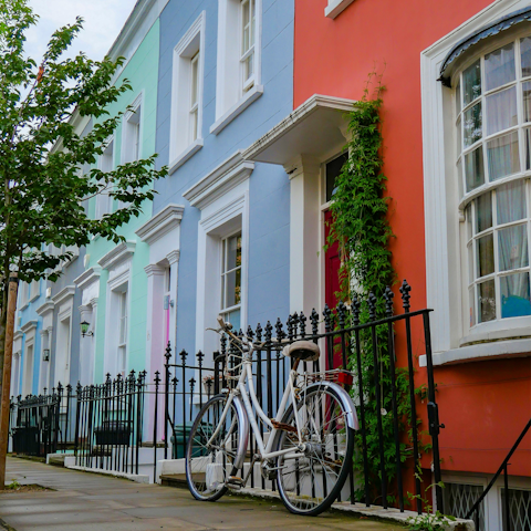 Enjoy a refreshing cycle ride or walk into Notting Hill