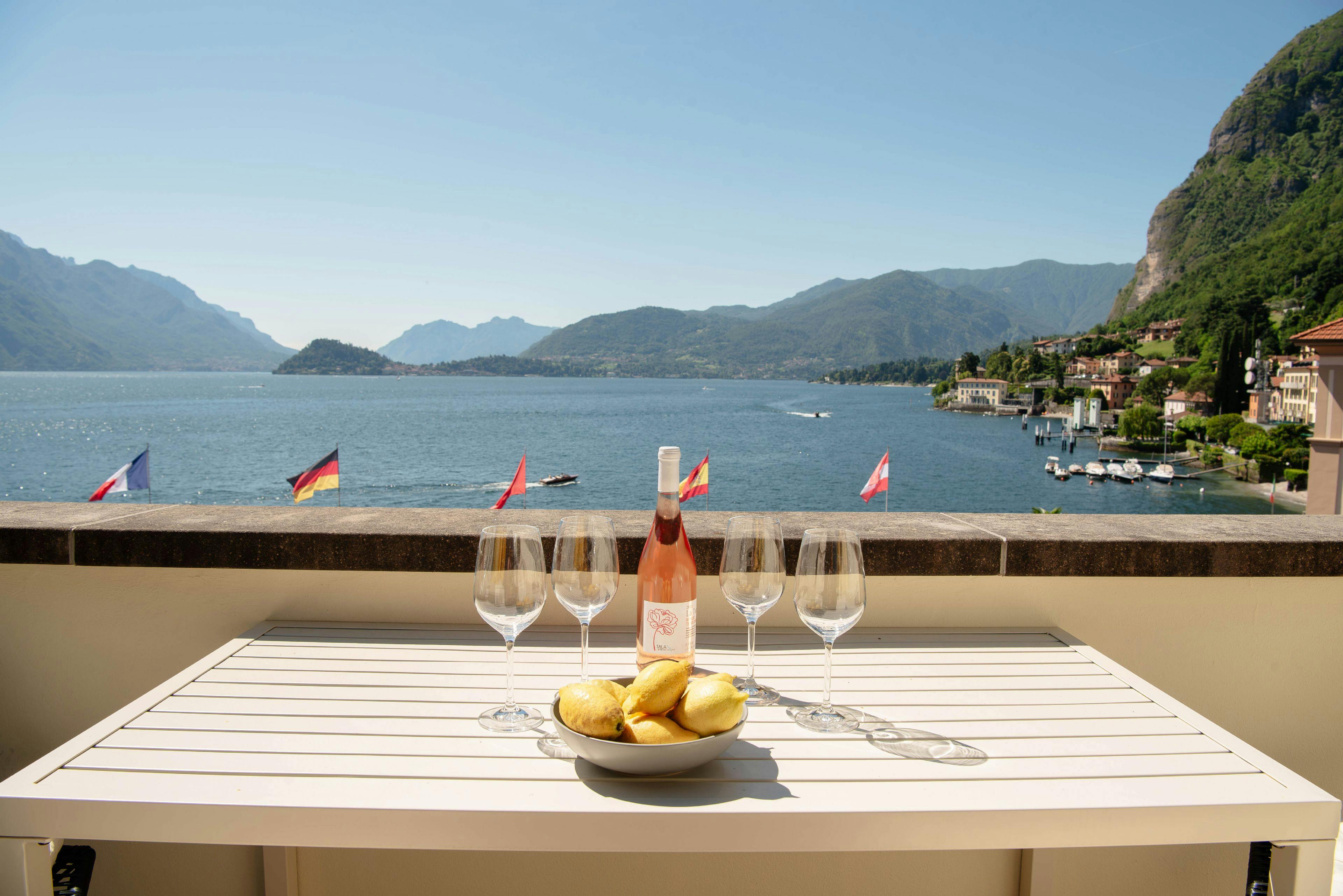 Aperitivo over Menaggio