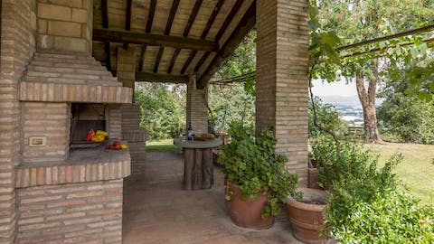 Light the wood oven and rustle up a delicious dinner alfresco