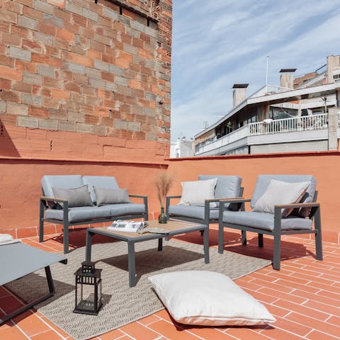 Relax in the sun on the shared roof terrace