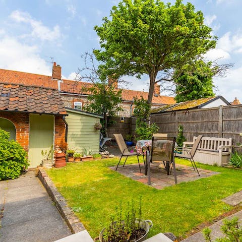 Enjoy a glass of pinot noir with snacks in the beautiful flow of this garden