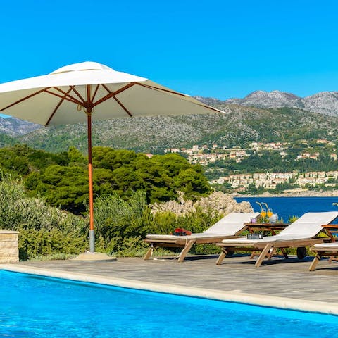Sunbathe surrounded by the azure Adriatic