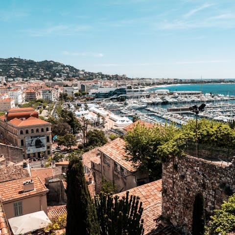 Go for a stroll along nearby La Croisette and take in the sea air