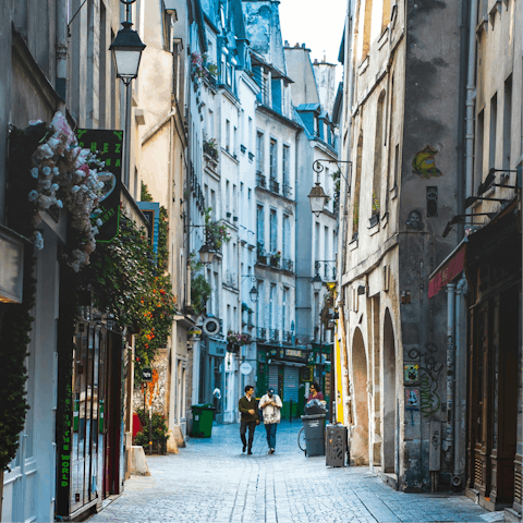 Step outside and wind your way through Le Marais