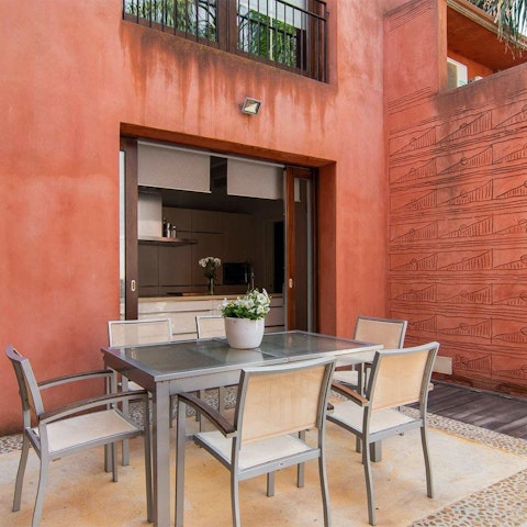 Enjoy some ensaïmadas at the dining table in the courtyard garden