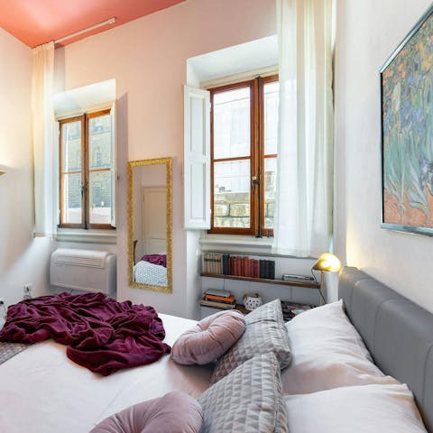 Wake up to views of Piazza Pitti