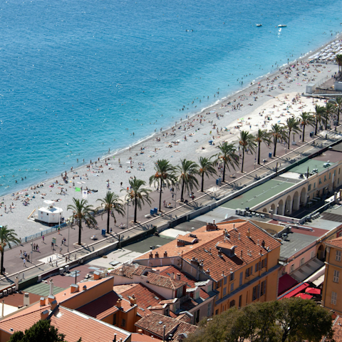 Stay just off the palm-lined Promenade des Anglais