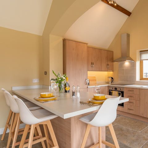 Take a seat on the Eames-style stools and enjoy a hearty breakfast before going for a walk to Bidford-on-Avon