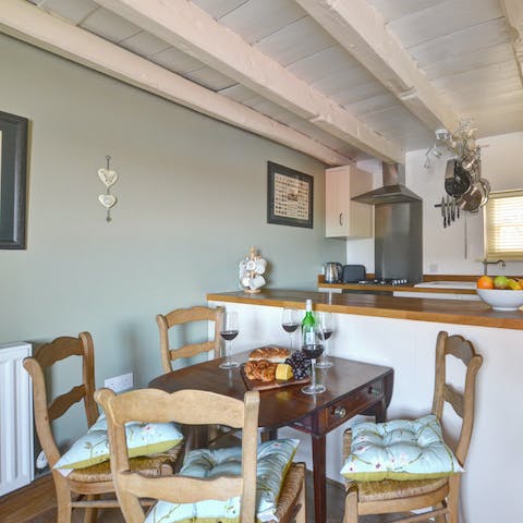 Prepare a delicious Sunday roast to enjoy in the cosy dining space