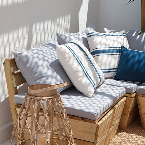 Lounge under the shade of the pergola in the midday sun