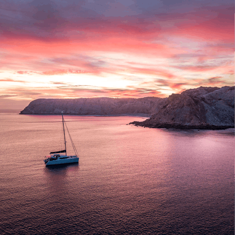 Explore the beautiful beaches and picturesque fishing villages of Praia de Luz