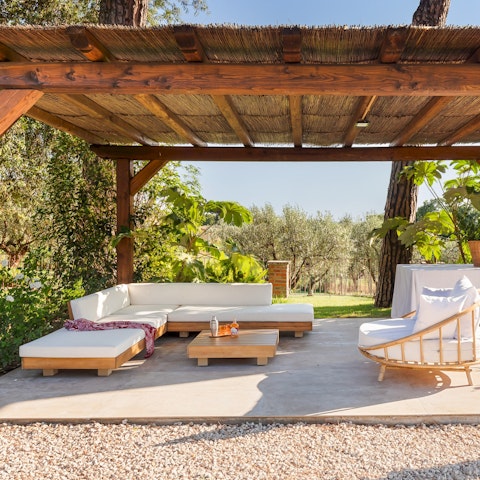 Savour blissful evening drinks on the terrace