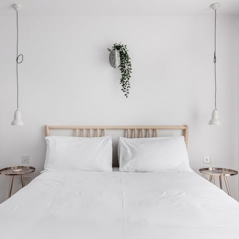 Fall asleep in the calm, minimalist bedrooms for a dreamy night's sleep