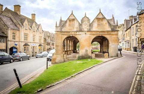 Explore the honey-hued town of Chipping Campden