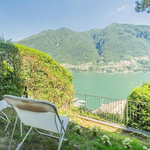 Relax in the cosy garden with a bottle of wine as you drink in the lake views