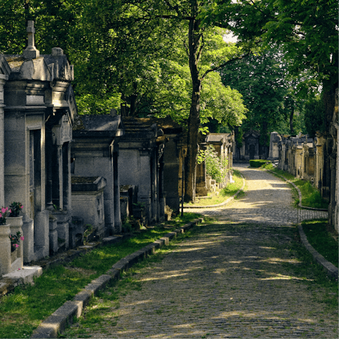 Stay in Charonne, a twenty-minute walk from Cimetière du Père-Lachaise