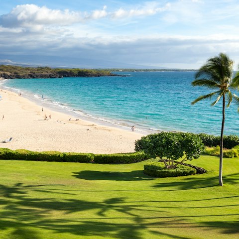 Sink your toes into sand – the beach is a five-minute walk away