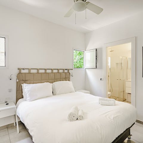 Wake up in the comfortable bedroom feeling rested and ready for another day of Tel Aviv sightseeing