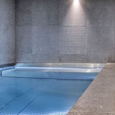 Unwind in the indoor swimming pool and hammam after a day on the slopes