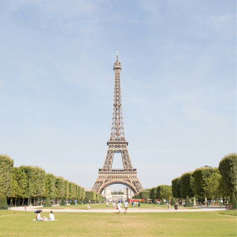 Stay within walking distance of Paris' most iconic monument