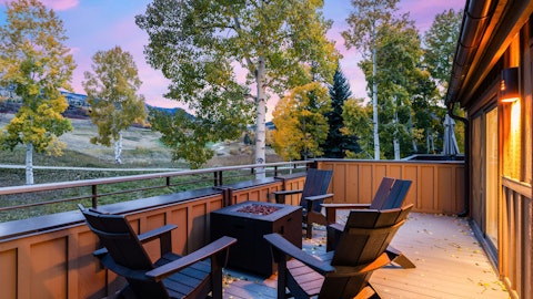 Toast the evening around the fire pit as the sun sinks over the mountains