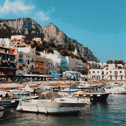 Fall in love with Italian charm while exploring Capri