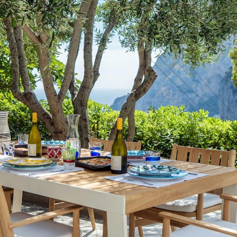 Savour delicious meals and incredible views