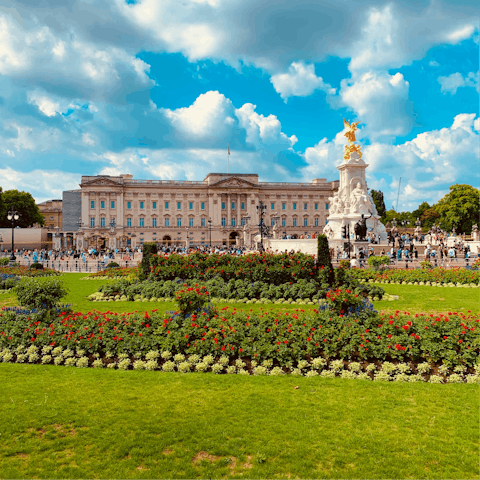 Take a scenic stroll to Buckingham Palace, just six minutes away