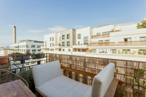 Sit out above the neighbourhood on a sunny day
