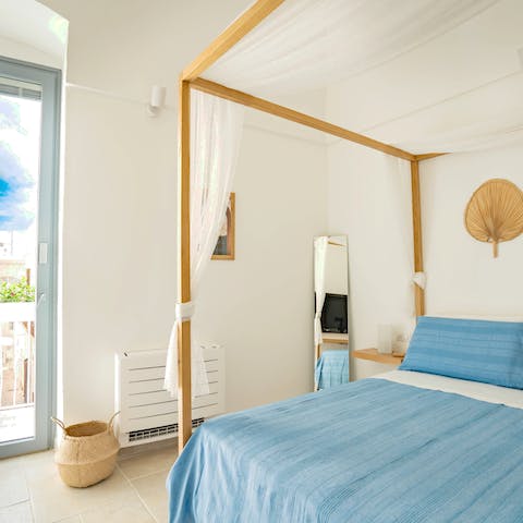 Make the most of your comfortable four-poster bed and enjoy a lie-in each morning