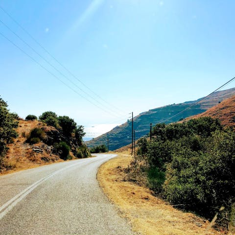 Explore the island of Kea – Ioulis, Korissia and the beaches are easily reached by car
