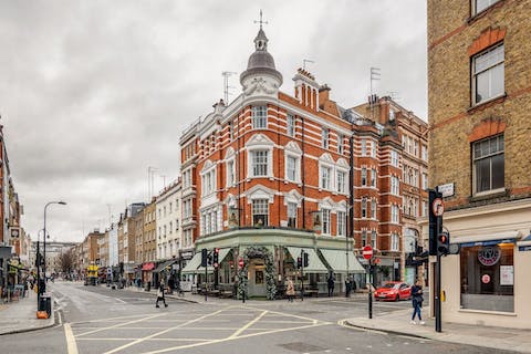 Enjoy living in a period building in the heart of Fitzrovia