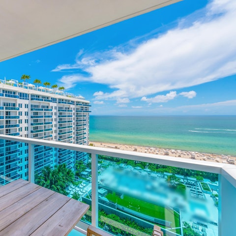 Make sundowners on the seafacing balcony the routine