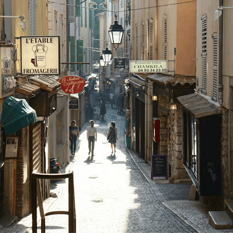 Explore the quaint streets of Antibes, right on your doorstep