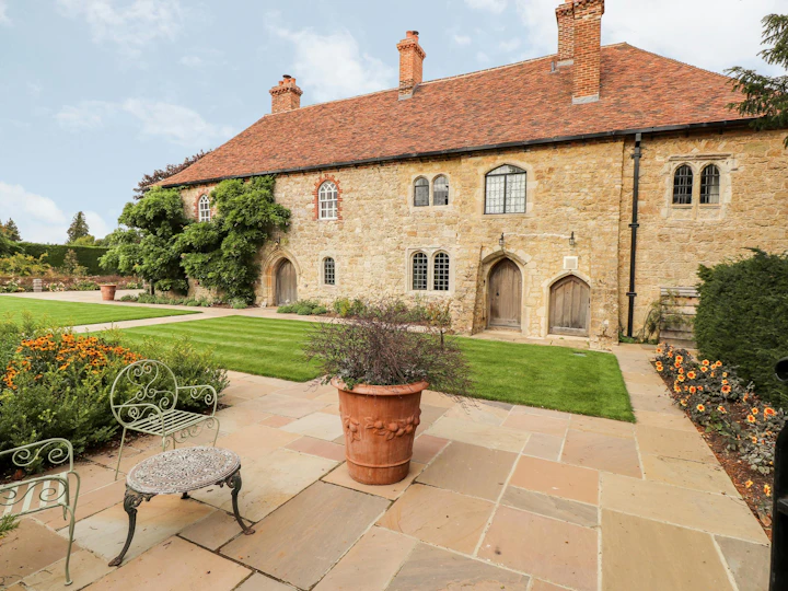 The Dream of Living, Kent, England | Plum Guide
