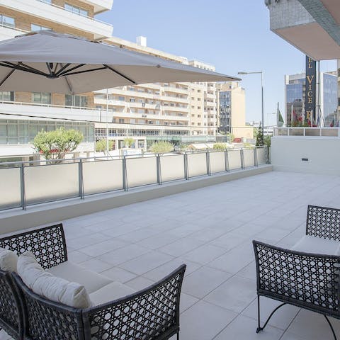 Enjoy a refreshing pause with drinks on the private terrace