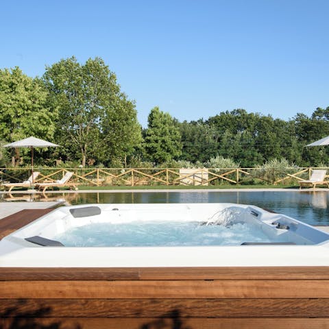 Enjoy a glass of Prosecco in the Jacuzzi
