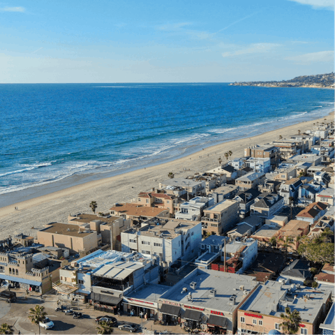 Walk fifteen minutes to Ocean Beach or drive just ten to Mission Beach