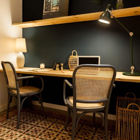 Work in comfort at the home's desk space