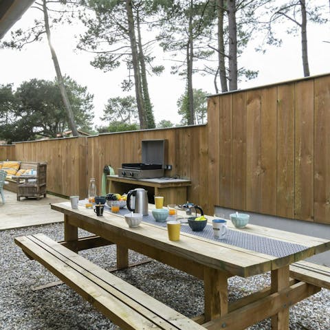 Host a cookout around the barbecue and serve around the large outdoor table