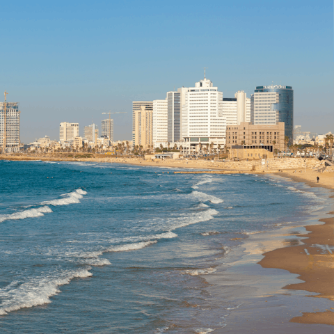 Walk to the beach in just fifteen minutes