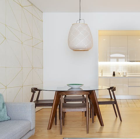 Enjoy a meal around the dining table – your hosts can arrange to have breakfast delivered