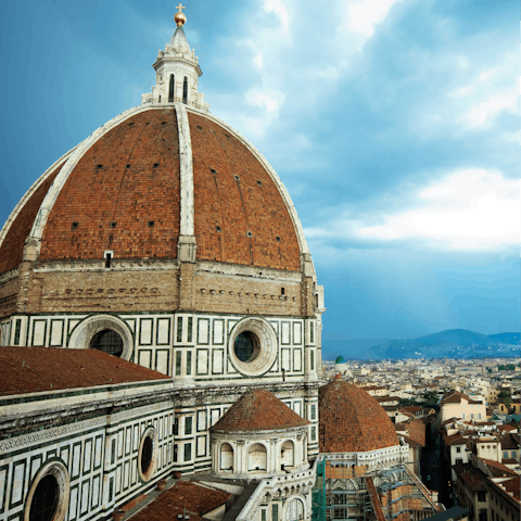 Take a forty-minute  drive to Florence for sightseeing