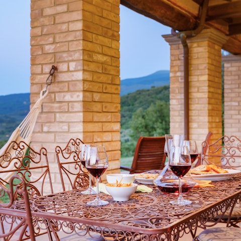 Sit down to an elegant alfresco breakfast