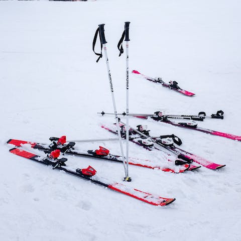Hop on the gondola lift to head to the slopes, just 600m away
