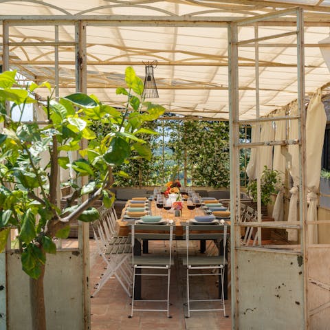 Enjoy delicious alfresco feasts beneath the garden pergola