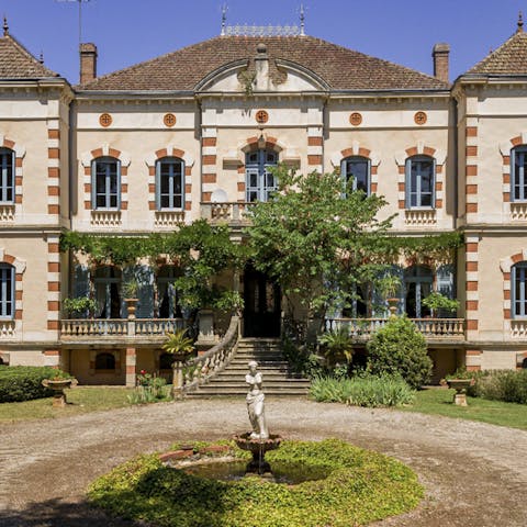The villa's location on the edge of a hamlet, two miles from Gaillac