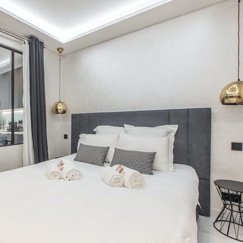 Wake up well-rested in the plush bedroom and get ready for another day of Riviera sunshine